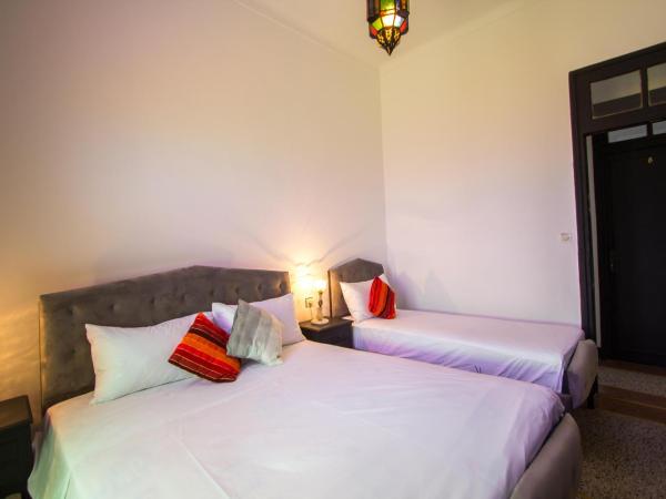 Hôtel Fontaine Campini : photo 1 de la chambre chambre triple basique avec salle de bains commune