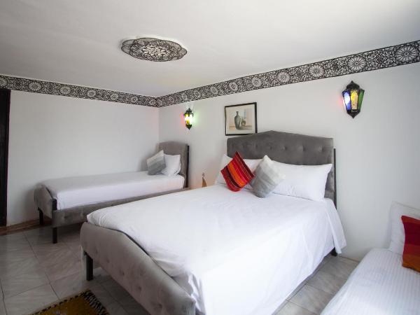 Hôtel Fontaine Campini : photo 1 de la chambre chambre quadruple avec salle de bains privative