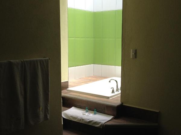 Hotel & Villas 7 : photo 9 de la chambre chambre double avec canapé-lit