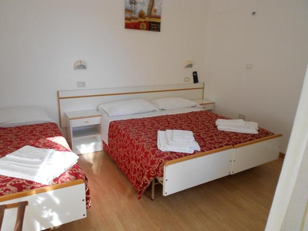 Hotel Ottavia : photo 8 de la chambre chambre triple standard