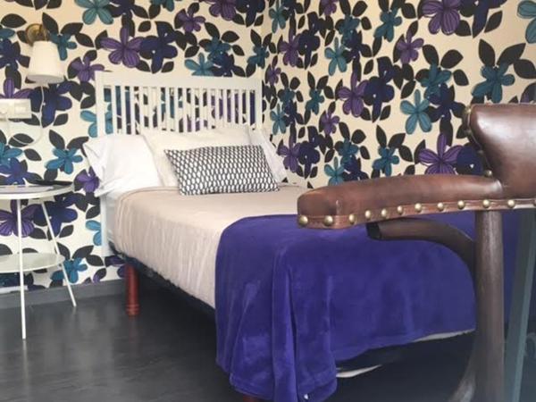 Hostal Mafer : photo 2 de la chambre chambre simple avec salle de bains privative extérieure - vue sur ville