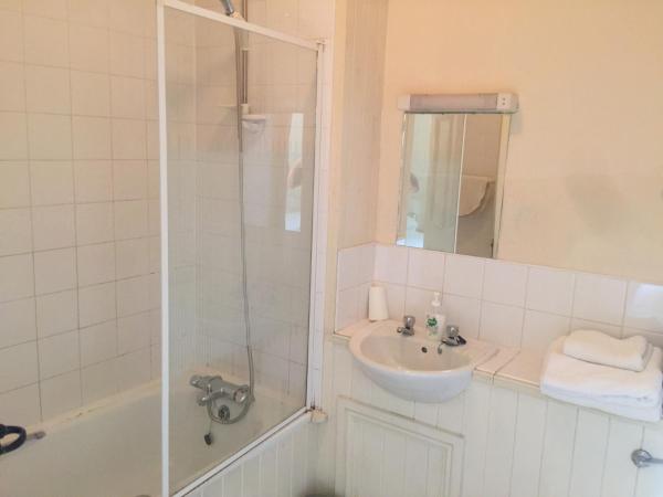 The Dog Inn : photo 3 de la chambre chambre double avec salle de bains privative