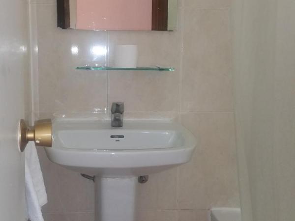 Hostal Lima : photo 6 de la chambre chambre triple