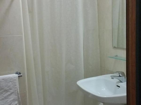 Hostal Lima : photo 4 de la chambre chambre double avec balcon