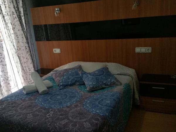 Hostal Lima : photo 2 de la chambre chambre double avec balcon