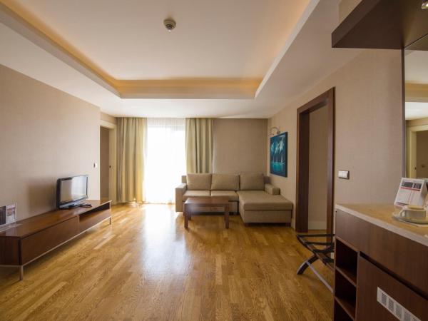 Ramada Plaza Antalya : photo 3 de la chambre suite