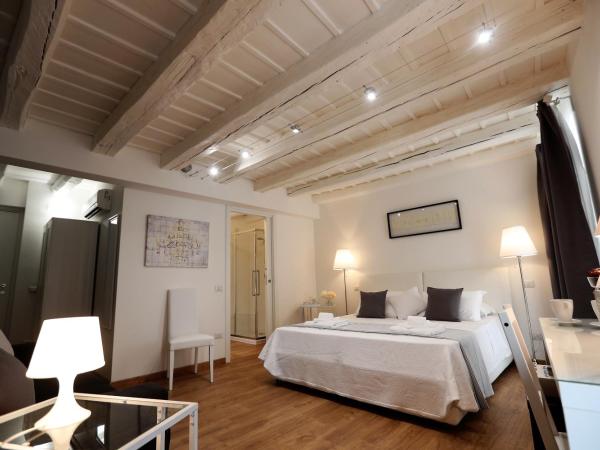 La Maison De Charme ROOMS : photo 4 de la chambre suite junior avec balcon