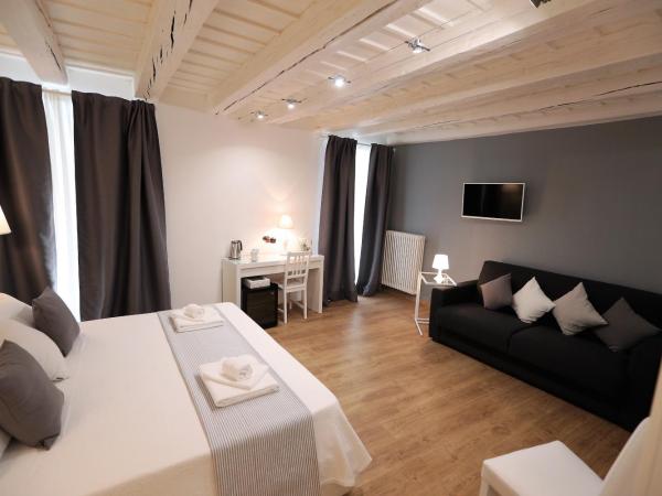 La Maison De Charme ROOMS : photo 1 de la chambre suite junior avec balcon