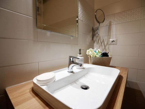 La Maison De Charme ROOMS : photo 8 de la chambre suite junior avec balcon