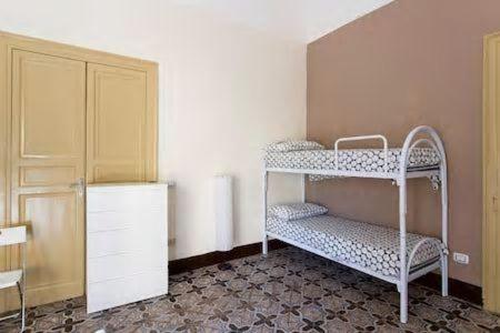 Sunshine Hostel Palermo : photo 4 de la chambre lit simple dans dortoir de 10 lits