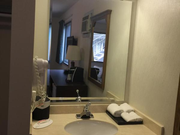 Super 8 by Wyndham Kelowna BC : photo 6 de la chambre chambre double avec 2 lits doubles - non-fumeurs