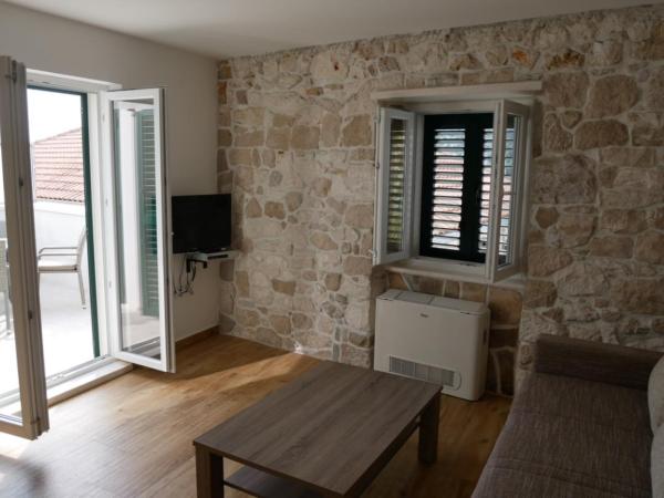 Guest house Jere Old Town : photo 2 de la chambre appartement avec terrasse