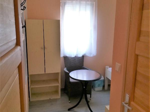 Cinema House Single & Double Rooms & Studio Apartments : photo 6 de la chambre chambre simple avec salle de bains privative