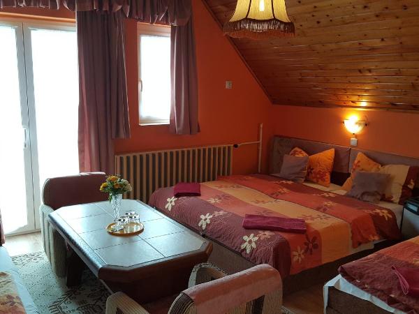 Rózsa Panzió : photo 9 de la chambre chambre quadruple avec terrasse 