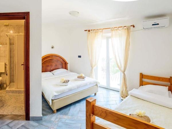 Rooms Laura : photo 3 de la chambre chambre familiale