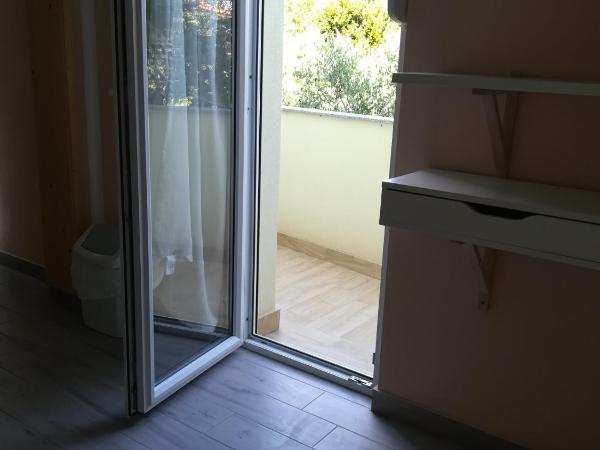 Cinema House Single & Double Rooms & Studio Apartments : photo 4 de la chambre chambre double avec salle de bains privative et terrasse