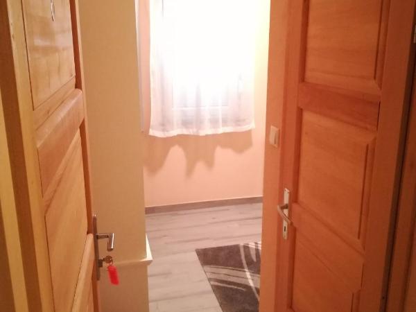 Cinema House Single & Double Rooms & Studio Apartments : photo 2 de la chambre chambre lits jumeaux avec salle de bains privative