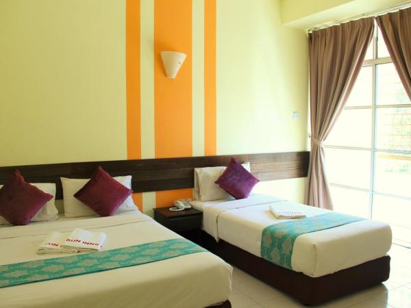Sun Inns Rest House Kuantan : photo 2 de la chambre chambre familiale avec balcon