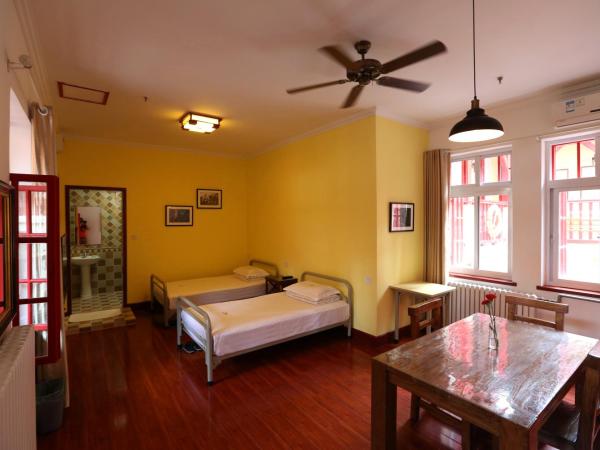 Wheat Youth Hostel Qingdao : photo 1 de la chambre chambre lits jumeaux deluxe avec balcon