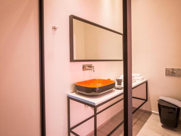 TheJoy City Suites : photo 5 de la chambre  chambre double supérieure avec balcon