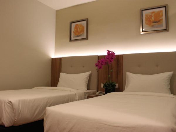 BIG M Hotel : photo 2 de la chambre hébergement lits jumeaux standard (sans fenêtres)