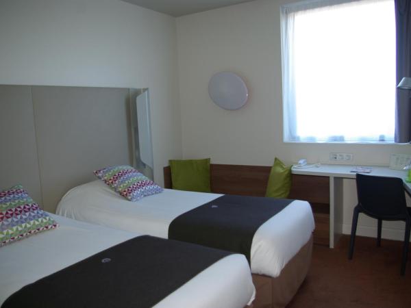 Campanile Carcassonne Est - La Cité : photo 1 de la chambre chambre lits jumeaux supérieure