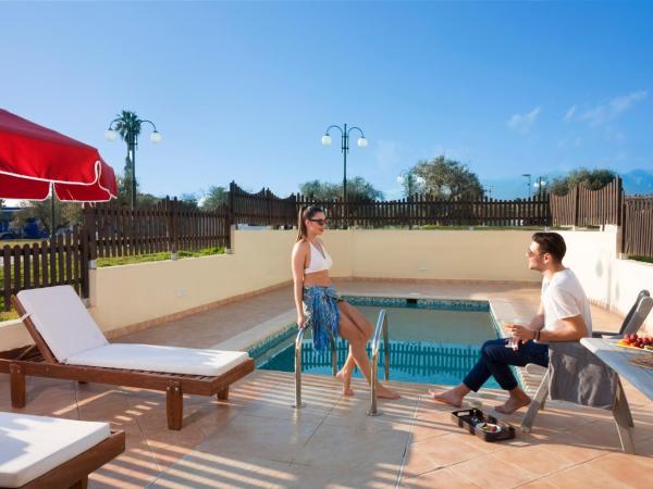 Elite City Resort : photo 6 de la chambre chambre double supérieure avec piscine privée