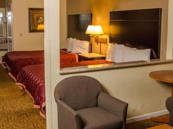 Executive Inn & Suites Sacramento : photo 7 de la chambre suite 2 chambres avec lit queen-size