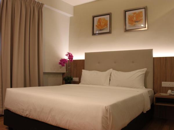 BIG M Hotel : photo 4 de la chambre chambre lit queen-size supérieure avec fenêtre