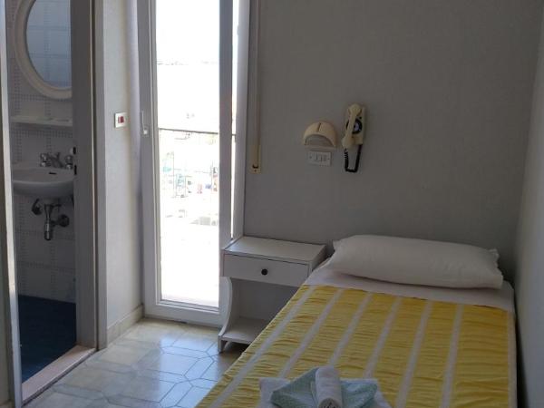 Hotel Biagini : photo 1 de la chambre chambre simple de luxe - vue sur mer