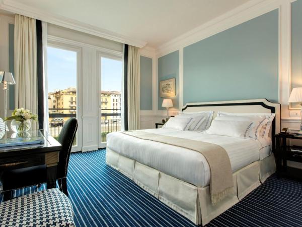Hotel Lungarno - Lungarno Collection : photo 2 de la chambre chambre double ou lits jumeaux deluxe - vue sur rivière