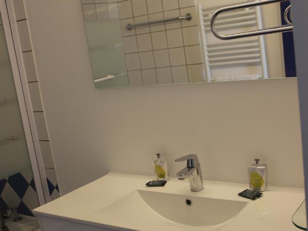 Les Thermes : photo 3 de la chambre studio avec vue sur lac