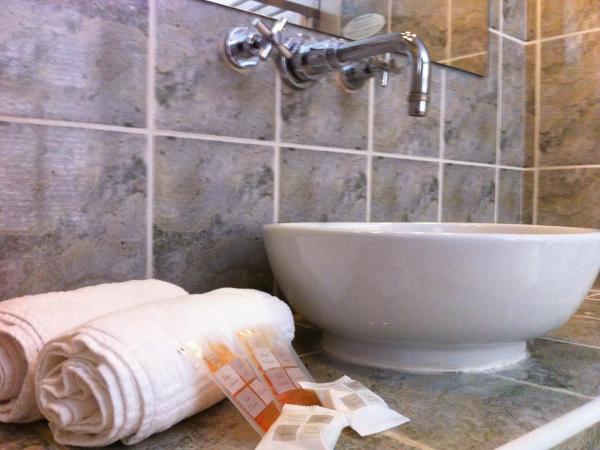 Les Palmiers : photo 5 de la chambre chambre double supérieure - côté nord 