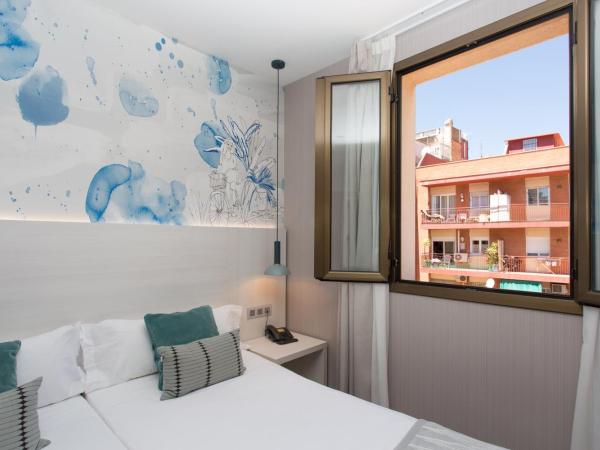 Hostal Operaramblas : photo 9 de la chambre chambre double ou lits jumeaux supérieure