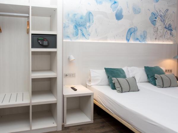 Hostal Operaramblas : photo 9 de la chambre chambre double ou lits jumeaux supérieure