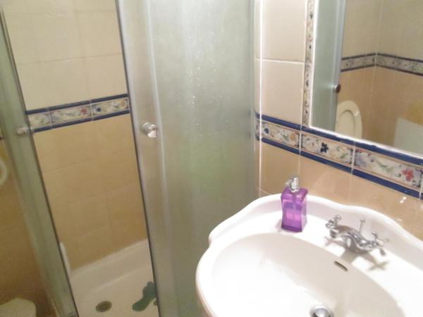 Guest House Capitao Mor : photo 2 de la chambre chambre double ou lits jumeaux avec salle de bains commune