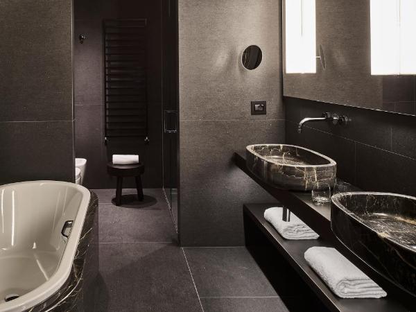 Hotel VIU Milan, a Member of Design Hotels : photo 4 de la chambre suite avec balcon