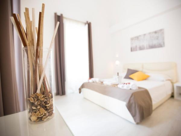 Preluna Central Palace : photo 5 de la chambre chambre triple avec balcon