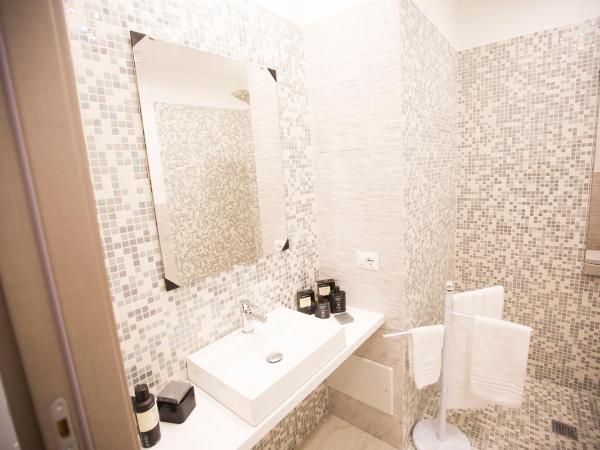 Preluna Central Palace : photo 3 de la chambre chambre triple avec balcon