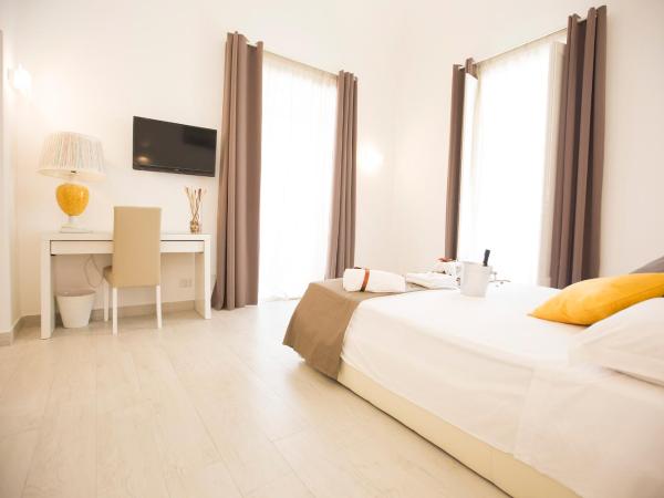 Preluna Central Palace : photo 2 de la chambre chambre triple avec balcon