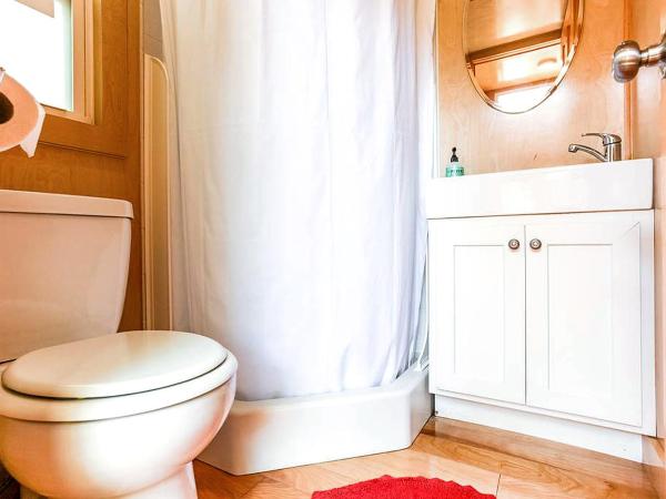 Tiny House : photo 3 de la chambre chambre simple avec salle de bains privative