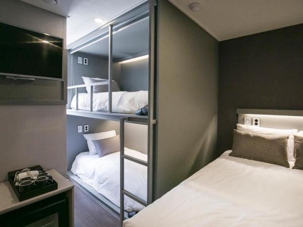 Philstay Myeongdong Station : photo 3 de la chambre chambre familiale avec lits superposés