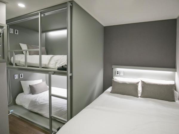 Philstay Myeongdong Station : photo 1 de la chambre chambre familiale avec lits superposés