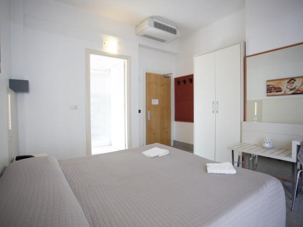 Hotel Tiberius : photo 4 de la chambre chambre double