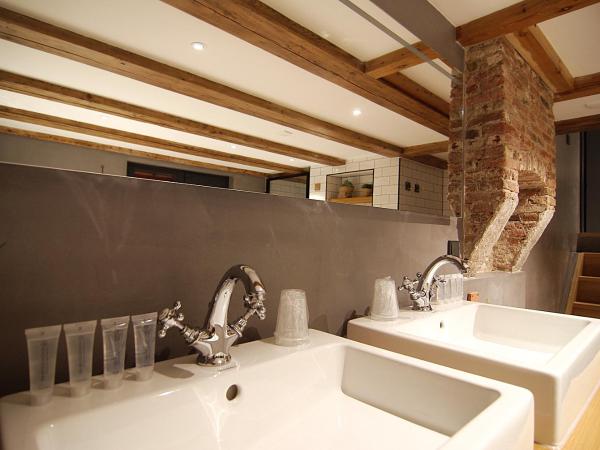 Authentic Farmhouse - De Vergulden Eenhoorn : photo 9 de la chambre suite avec baignoire