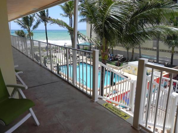Windjammer Resort and Beach Club : photo 3 de la chambre hébergement 1 chambre lit king-size avec accès escalier 