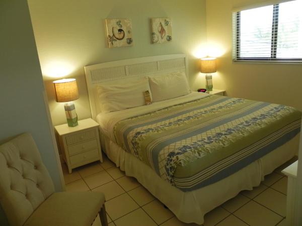 Windjammer Resort and Beach Club : photo 6 de la chambre hébergement 1 chambre lit king-size avec accès escalier 