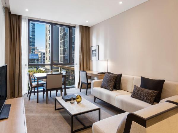 SKYE Hotel Suites Parramatta : photo 1 de la chambre chambre deux lits queen-size premier