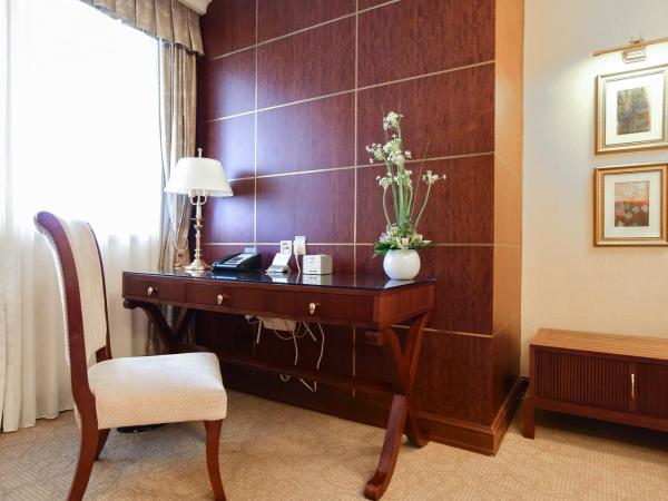 Xijiao State Guest Hotel : photo 3 de la chambre chambre affaires lit queen-size - vue sur jardin