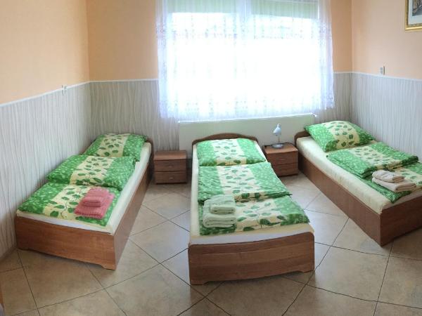 Pod Kasztanem : photo 6 de la chambre chambre triple avec salle de bains privative